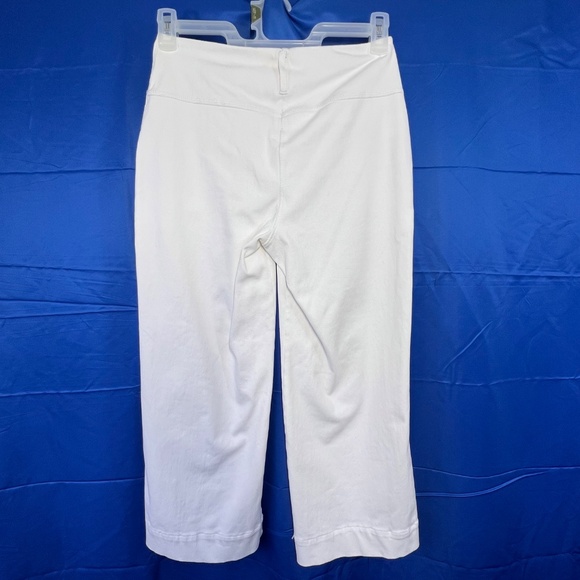 🔥|•LYSSÉ•| White Cropped Stretch Jeans Size Medium - Picture 3 of 9